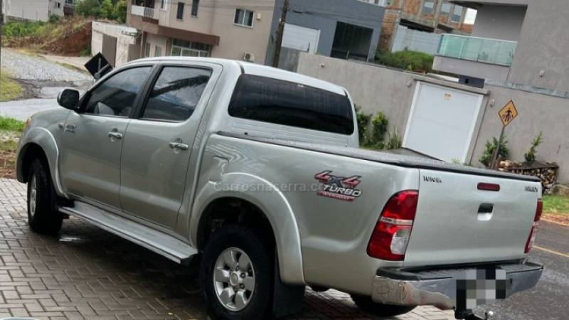 TOYOTA - HILUX - 2006/2006 - Prata - R$ 98.000,00