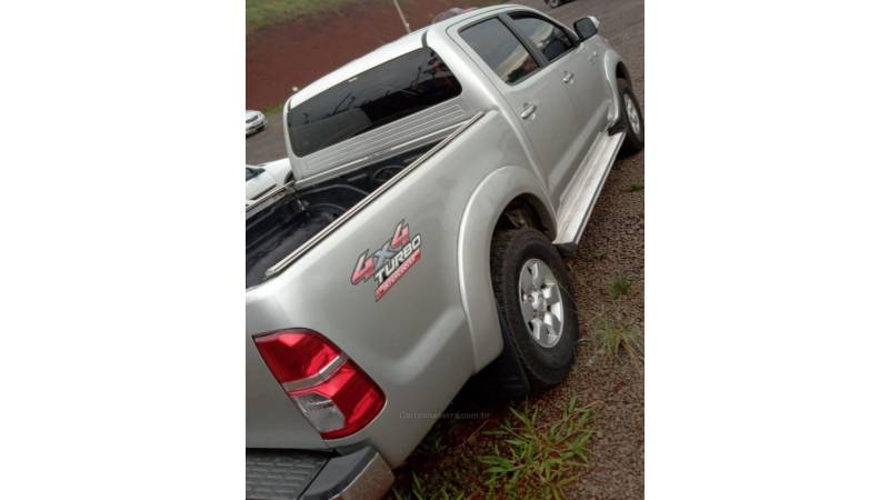 TOYOTA - HILUX - 2006/2006 - Prata - R$ 98.000,00