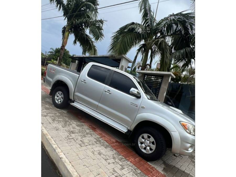 TOYOTA - HILUX - 2006/2006 - Prata - R$ 98.000,00