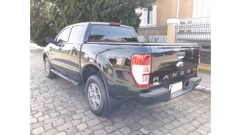 FORD - RANGER - 2017/2018 - Preta - R$ 114.900,00
