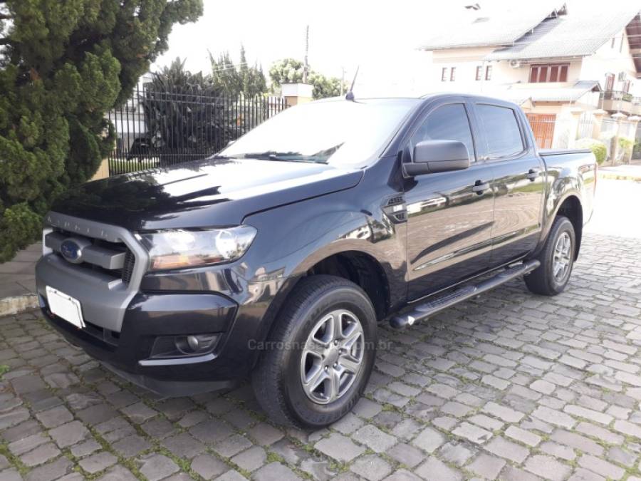 FORD - RANGER - 2017/2018 - Preta - R$ 114.900,00