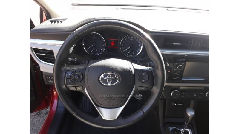 TOYOTA - COROLLA - 2016/2017 - Vermelha - Sob Consulta