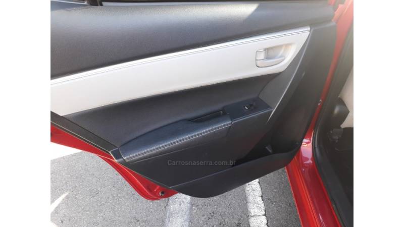 TOYOTA - COROLLA - 2016/2017 - Vermelha - Sob Consulta