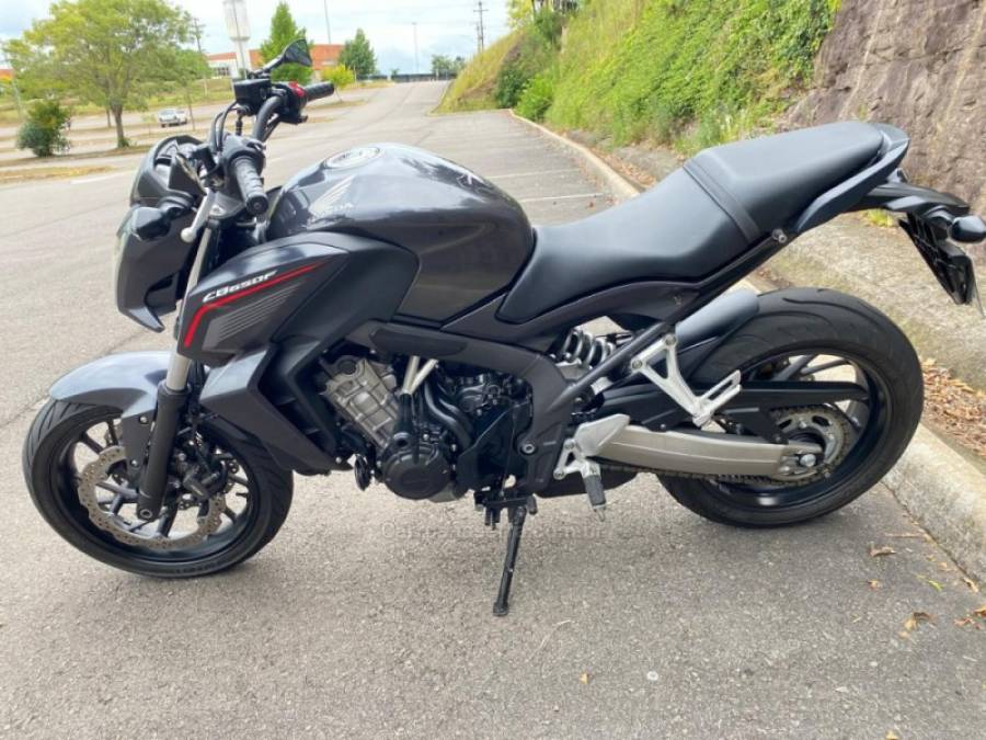 HONDA - CB 650 - 2015/2015 - Cinza - R$ 36.800,00