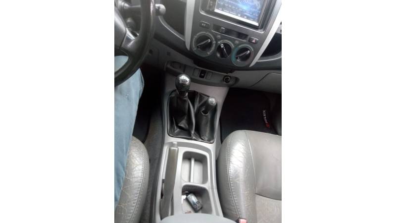 TOYOTA - HILUX - 2006/2006 - Prata - R$ 98.000,00